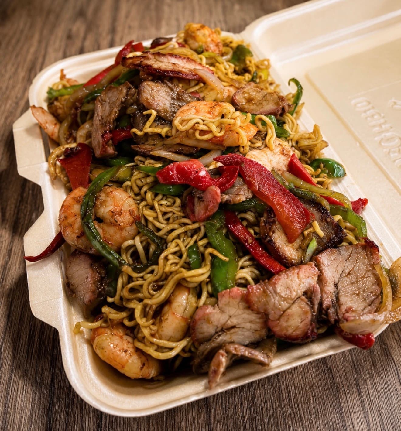 Chowmein con gambas.